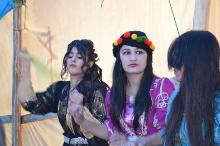 Hakkari'nin Yüksekova ilçesinde 19-20-11.2011 Kasım Dünya evine giren bazı çiftlerimizi sizler için sayfamıza taşıdık. Yüksekova Güncel ailesi olarak tüm çiftlerimize mutluluklar dileriz.