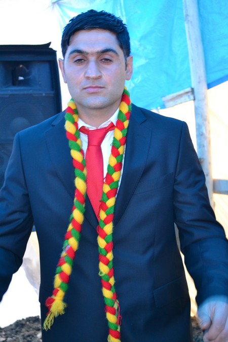 Hakkari'nin Yüksekova ilçesinde 19-20-11.2011 Kasım Dünya evine giren bazı çiftlerimizi sizler için sayfamıza taşıdık. Yüksekova Güncel ailesi olarak tüm çiftlerimize mutluluklar dileriz.