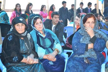 Hakkari'nin Yüksekova ilçesinde 19-20-11.2011 Kasım Dünya evine giren bazı çiftlerimizi sizler için sayfamıza taşıdık. Yüksekova Güncel ailesi olarak tüm çiftlerimize mutluluklar dileriz.