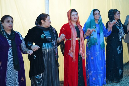 Hakkari'nin Yüksekova ilçesinde 19-20-11.2011 Kasım Dünya evine giren bazı çiftlerimizi sizler için sayfamıza taşıdık. Yüksekova Güncel ailesi olarak tüm çiftlerimize mutluluklar dileriz.