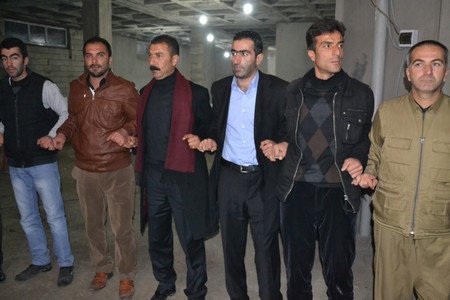 Hakkari'nin Yüksekova ilçesinde 19-20-11.2011 Kasım Dünya evine giren bazı çiftlerimizi sizler için sayfamıza taşıdık. Yüksekova Güncel ailesi olarak tüm çiftlerimize mutluluklar dileriz.