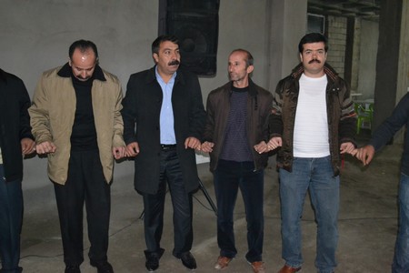 Hakkari'nin Yüksekova ilçesinde 19-20-11.2011 Kasım Dünya evine giren bazı çiftlerimizi sizler için sayfamıza taşıdık. Yüksekova Güncel ailesi olarak tüm çiftlerimize mutluluklar dileriz.