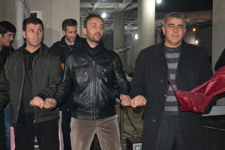 Hakkari'nin Yüksekova ilçesinde 19-20-11.2011 Kasım Dünya evine giren bazı çiftlerimizi sizler için sayfamıza taşıdık. Yüksekova Güncel ailesi olarak tüm çiftlerimize mutluluklar dileriz.