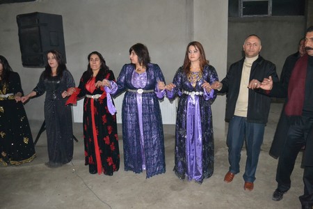 Hakkari'nin Yüksekova ilçesinde 19-20-11.2011 Kasım Dünya evine giren bazı çiftlerimizi sizler için sayfamıza taşıdık. Yüksekova Güncel ailesi olarak tüm çiftlerimize mutluluklar dileriz.