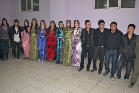 Hakkari'nin Yüksekova ilçesinde 19-20-11.2011 Kasım Dünya evine giren bazı çiftlerimizi sizler için sayfamıza taşıdık. Yüksekova Güncel ailesi olarak tüm çiftlerimize mutluluklar dileriz.