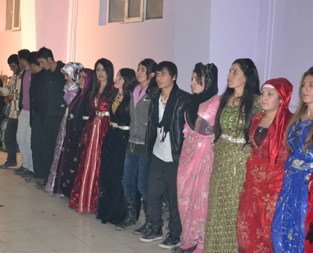 Hakkari'nin Yüksekova ilçesinde 19-20-11.2011 Kasım Dünya evine giren bazı çiftlerimizi sizler için sayfamıza taşıdık. Yüksekova Güncel ailesi olarak tüm çiftlerimize mutluluklar dileriz.