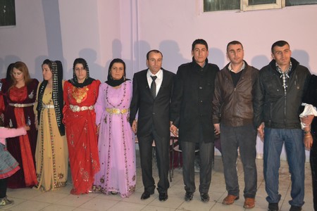 Hakkari'nin Yüksekova ilçesinde 19-20-11.2011 Kasım Dünya evine giren bazı çiftlerimizi sizler için sayfamıza taşıdık. Yüksekova Güncel ailesi olarak tüm çiftlerimize mutluluklar dileriz.