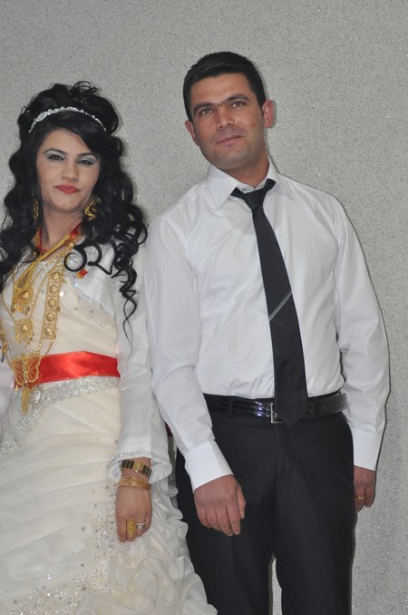 Hakkari'nin Yüksekova ilçesinde 19-20-11.2011 Kasım Dünya evine giren bazı çiftlerimizi sizler için sayfamıza taşıdık. Yüksekova Güncel ailesi olarak tüm çiftlerimize mutluluklar dileriz.