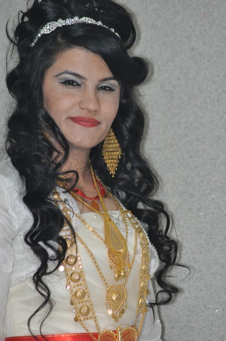 Hakkari'nin Yüksekova ilçesinde 19-20-11.2011 Kasım Dünya evine giren bazı çiftlerimizi sizler için sayfamıza taşıdık. Yüksekova Güncel ailesi olarak tüm çiftlerimize mutluluklar dileriz.