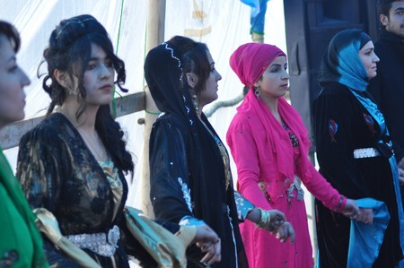 Hakkari'nin Yüksekova ilçesinde 19-20-11.2011 Kasım Dünya evine giren bazı çiftlerimizi sizler için sayfamıza taşıdık. Yüksekova Güncel ailesi olarak tüm çiftlerimize mutluluklar dileriz.