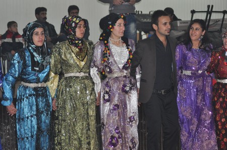 Hakkari'nin Yüksekova ilçesinde 19-20-11.2011 Kasım Dünya evine giren bazı çiftlerimizi sizler için sayfamıza taşıdık. Yüksekova Güncel ailesi olarak tüm çiftlerimize mutluluklar dileriz.