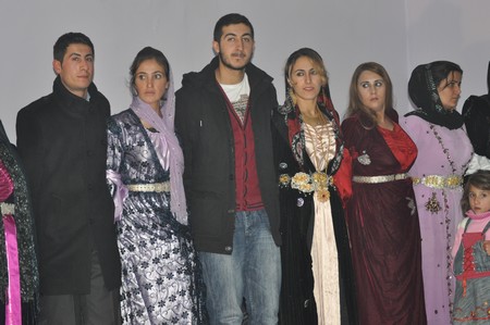 Hakkari'nin Yüksekova ilçesinde 19-20-11.2011 Kasım Dünya evine giren bazı çiftlerimizi sizler için sayfamıza taşıdık. Yüksekova Güncel ailesi olarak tüm çiftlerimize mutluluklar dileriz.