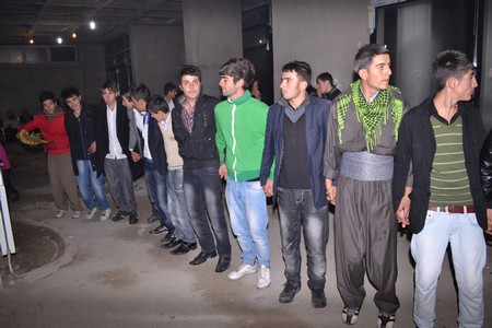 Hakkari'nin Yüksekova ilçesinde 19-20-11.2011 Kasım Dünya evine giren bazı çiftlerimizi sizler için sayfamıza taşıdık. Yüksekova Güncel ailesi olarak tüm çiftlerimize mutluluklar dileriz.