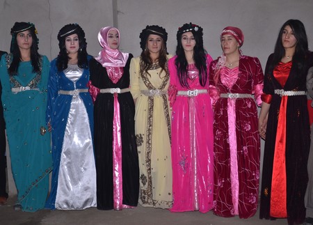 Hakkari'nin Yüksekova ilçesinde 19-20-11.2011 Kasım Dünya evine giren bazı çiftlerimizi sizler için sayfamıza taşıdık. Yüksekova Güncel ailesi olarak tüm çiftlerimize mutluluklar dileriz.