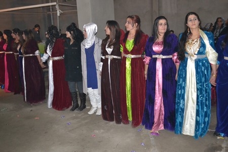 Hakkari'nin Yüksekova ilçesinde 19-20-11.2011 Kasım Dünya evine giren bazı çiftlerimizi sizler için sayfamıza taşıdık. Yüksekova Güncel ailesi olarak tüm çiftlerimize mutluluklar dileriz.