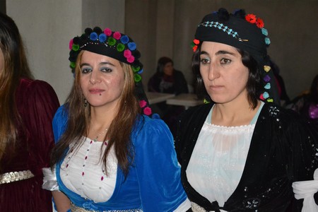 Hakkari'nin Yüksekova ilçesinde 19-20-11.2011 Kasım Dünya evine giren bazı çiftlerimizi sizler için sayfamıza taşıdık. Yüksekova Güncel ailesi olarak tüm çiftlerimize mutluluklar dileriz.