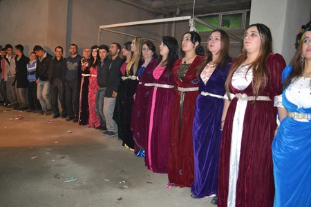 Hakkari'nin Yüksekova ilçesinde 19-20-11.2011 Kasım Dünya evine giren bazı çiftlerimizi sizler için sayfamıza taşıdık. Yüksekova Güncel ailesi olarak tüm çiftlerimize mutluluklar dileriz.