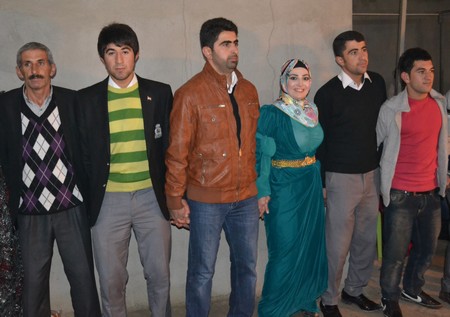 Hakkari'nin Yüksekova ilçesinde 19-20-11.2011 Kasım Dünya evine giren bazı çiftlerimizi sizler için sayfamıza taşıdık. Yüksekova Güncel ailesi olarak tüm çiftlerimize mutluluklar dileriz.