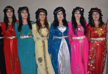 Hakkari'nin Yüksekova ilçesinde 19-20-11.2011 Kasım Dünya evine giren bazı çiftlerimizi sizler için sayfamıza taşıdık. Yüksekova Güncel ailesi olarak tüm çiftlerimize mutluluklar dileriz.