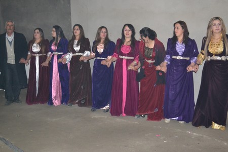 Hakkari'nin Yüksekova ilçesinde 19-20-11.2011 Kasım Dünya evine giren bazı çiftlerimizi sizler için sayfamıza taşıdık. Yüksekova Güncel ailesi olarak tüm çiftlerimize mutluluklar dileriz.