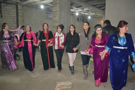 Hakkari'nin Yüksekova ilçesinde 19-20-11.2011 Kasım Dünya evine giren bazı çiftlerimizi sizler için sayfamıza taşıdık. Yüksekova Güncel ailesi olarak tüm çiftlerimize mutluluklar dileriz.