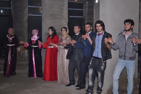 Hakkari'nin Yüksekova ilçesinde 19-20-11.2011 Kasım Dünya evine giren bazı çiftlerimizi sizler için sayfamıza taşıdık. Yüksekova Güncel ailesi olarak tüm çiftlerimize mutluluklar dileriz.