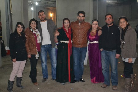 Hakkari'nin Yüksekova ilçesinde 19-20-11.2011 Kasım Dünya evine giren bazı çiftlerimizi sizler için sayfamıza taşıdık. Yüksekova Güncel ailesi olarak tüm çiftlerimize mutluluklar dileriz.