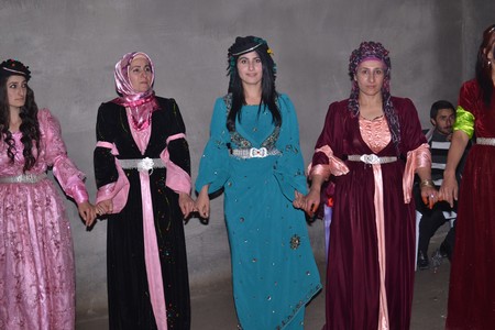 Hakkari'nin Yüksekova ilçesinde 19-20-11.2011 Kasım Dünya evine giren bazı çiftlerimizi sizler için sayfamıza taşıdık. Yüksekova Güncel ailesi olarak tüm çiftlerimize mutluluklar dileriz.