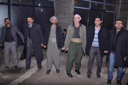 Hakkari'nin Yüksekova ilçesinde 19-20-11.2011 Kasım Dünya evine giren bazı çiftlerimizi sizler için sayfamıza taşıdık. Yüksekova Güncel ailesi olarak tüm çiftlerimize mutluluklar dileriz.