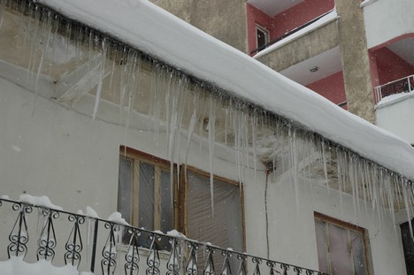 Yüksekova Kar Altında