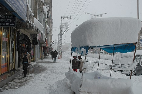 Yüksekova Kar Altında