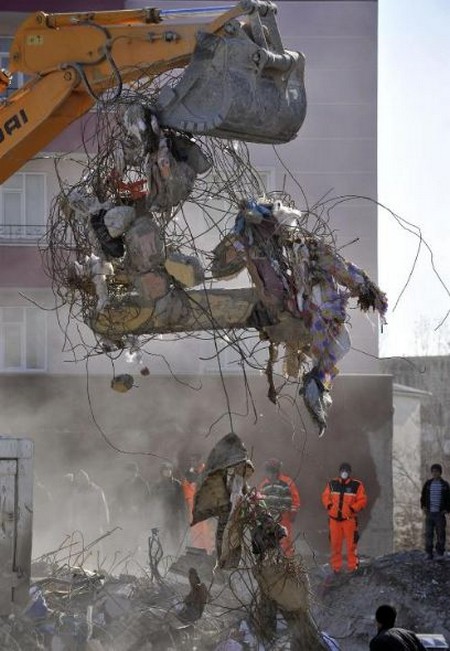 Depremin üzerinden 1 ay geçti ama acısı geçmedi 