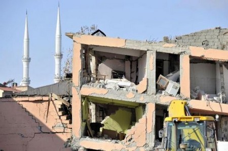 Depremin üzerinden 1 ay geçti ama acısı geçmedi 