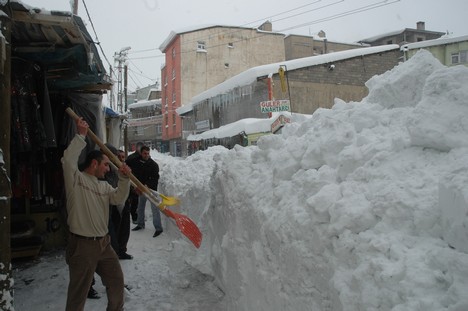 Yüksekova Kar Altında