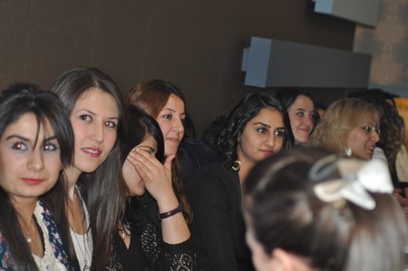 Hakkarinin Yüksekova ilçesinde 24 Kasım Öğretmenler günü dolayısıyla düzenlenen programda halay çekerek gönüllerince eğlendiler.