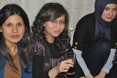 Hakkarinin Yüksekova ilçesinde 24 Kasım Öğretmenler günü dolayısıyla düzenlenen programda halay çekerek gönüllerince eğlendiler.