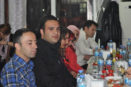 Hakkarinin Yüksekova ilçesinde 24 Kasım Öğretmenler günü dolayısıyla düzenlenen programda halay çekerek gönüllerince eğlendiler.