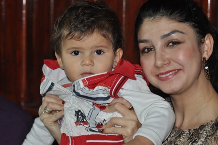 Hakkarinin Yüksekova ilçesinde 24 Kasım Öğretmenler günü dolayısıyla düzenlenen programda halay çekerek gönüllerince eğlendiler.