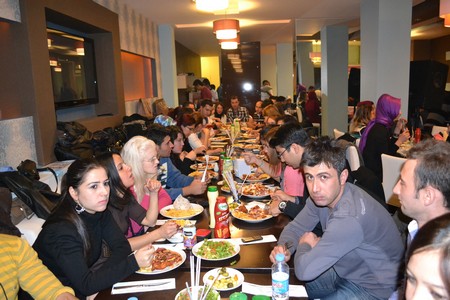 Hakkarinin Yüksekova ilçesinde 24 Kasım Öğretmenler günü dolayısıyla düzenlenen programda halay çekerek gönüllerince eğlendiler.