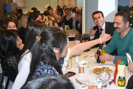 Hakkarinin Yüksekova ilçesinde 24 Kasım Öğretmenler günü dolayısıyla düzenlenen programda halay çekerek gönüllerince eğlendiler.