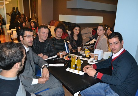 Hakkarinin Yüksekova ilçesinde 24 Kasım Öğretmenler günü dolayısıyla düzenlenen programda halay çekerek gönüllerince eğlendiler.