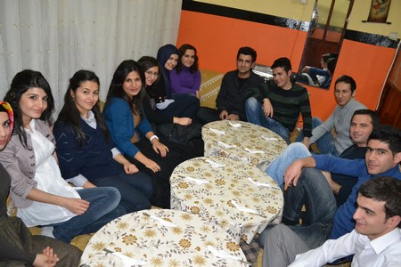 Hakkarinin Yüksekova ilçesinde 24 Kasım Öğretmenler günü dolayısıyla düzenlenen programda halay çekerek gönüllerince eğlendiler.