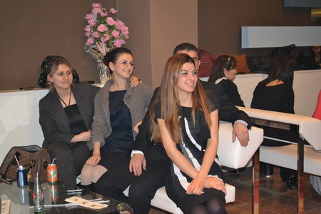 Hakkarinin Yüksekova ilçesinde 24 Kasım Öğretmenler günü dolayısıyla düzenlenen programda halay çekerek gönüllerince eğlendiler.