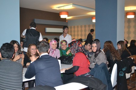 Hakkarinin Yüksekova ilçesinde 24 Kasım Öğretmenler günü dolayısıyla düzenlenen programda halay çekerek gönüllerince eğlendiler.