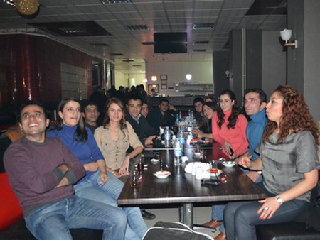 Hakkarinin Yüksekova ilçesinde 24 Kasım Öğretmenler günü dolayısıyla düzenlenen programda halay çekerek gönüllerince eğlendiler.