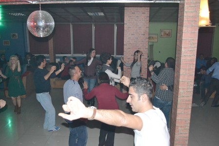 Hakkarinin Yüksekova ilçesinde 24 Kasım Öğretmenler günü dolayısıyla düzenlenen programda halay çekerek gönüllerince eğlendiler.
