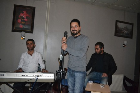 Hakkarinin Yüksekova ilçesinde 24 Kasım Öğretmenler günü dolayısıyla düzenlenen programda halay çekerek gönüllerince eğlendiler.