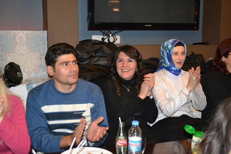 Hakkarinin Yüksekova ilçesinde 24 Kasım Öğretmenler günü dolayısıyla düzenlenen programda halay çekerek gönüllerince eğlendiler.