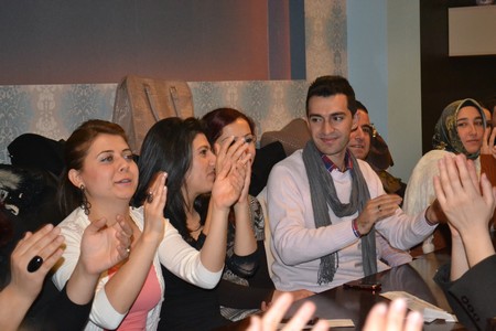 Hakkarinin Yüksekova ilçesinde 24 Kasım Öğretmenler günü dolayısıyla düzenlenen programda halay çekerek gönüllerince eğlendiler.