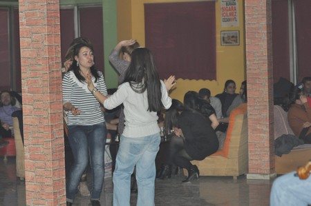 Hakkarinin Yüksekova ilçesinde 24 Kasım Öğretmenler günü dolayısıyla düzenlenen programda halay çekerek gönüllerince eğlendiler.